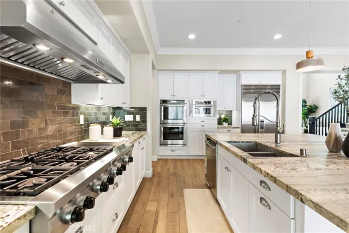 Amazing gourmet kitchen!