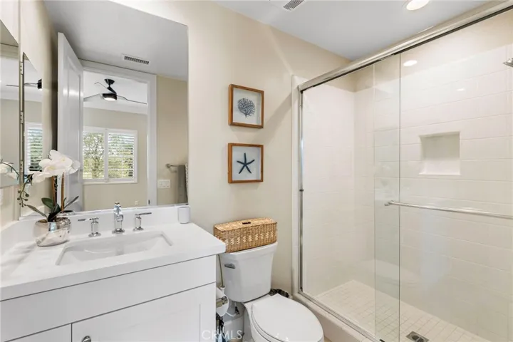 En-suite bathroom perfect for all your house guests