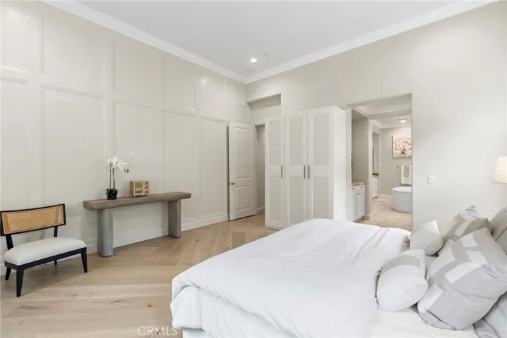 Custom wainscoting master retreat