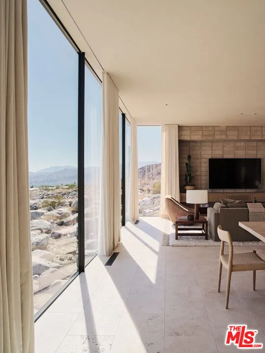 2212 Winter Sun Drive, Palm Springs, California 92262 home-pic-7