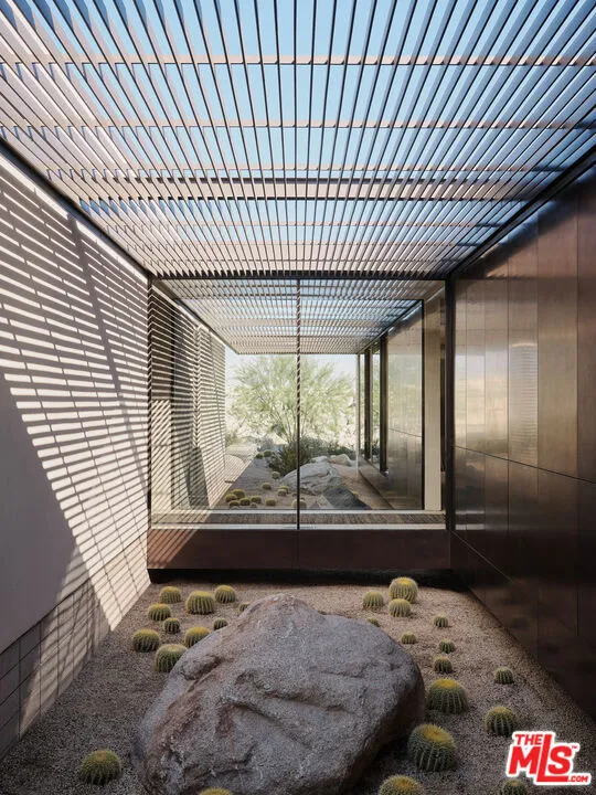 2212 Winter Sun Drive, Palm Springs, California 92262 home-pic-2