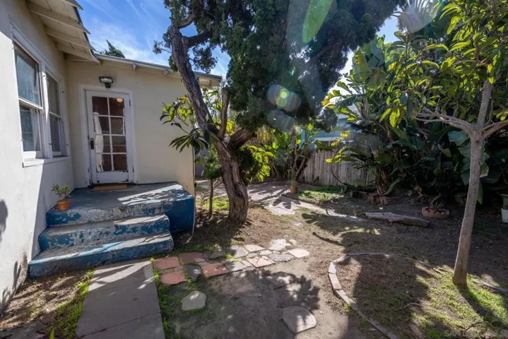 Side yard, the driveway side.