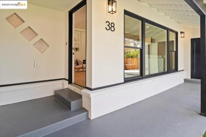 38 Chatsworth Court, Oakland, California 94611