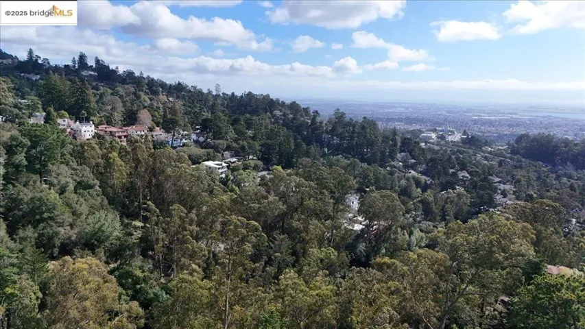 38 Chatsworth Court, Oakland, California 94611