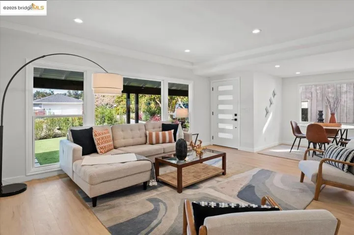 38 Chatsworth Court, Oakland, California 94611