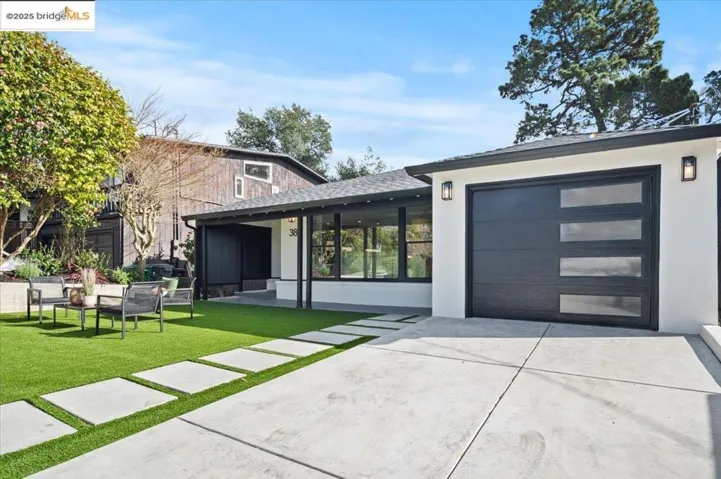38 Chatsworth Court, Oakland, California 94611
