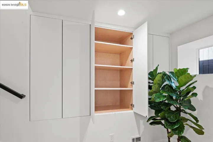38 Chatsworth Court, Oakland, California 94611