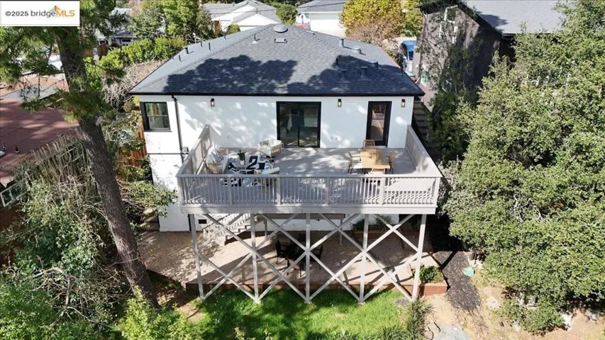 38 Chatsworth Court, Oakland, California 94611