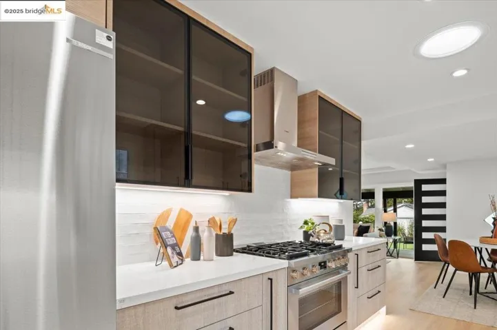 38 Chatsworth Court, Oakland, California 94611