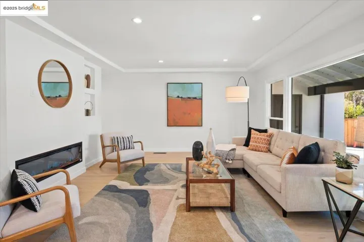 38 Chatsworth Court, Oakland, California 94611