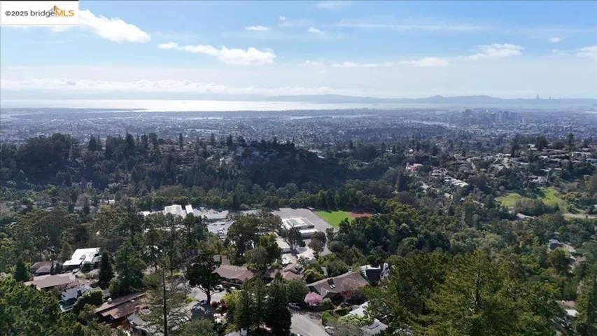 38 Chatsworth Court, Oakland, California 94611