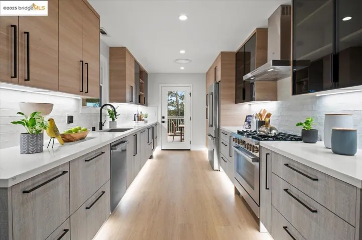 38 Chatsworth Court, Oakland, California 94611