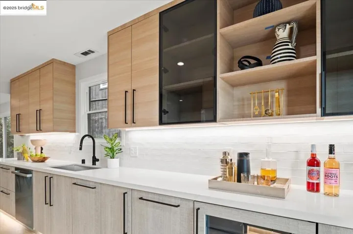 38 Chatsworth Court, Oakland, California 94611