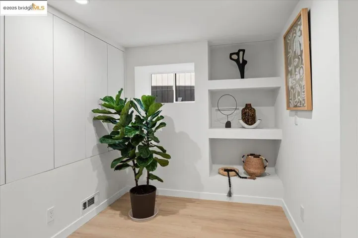 38 Chatsworth Court, Oakland, California 94611