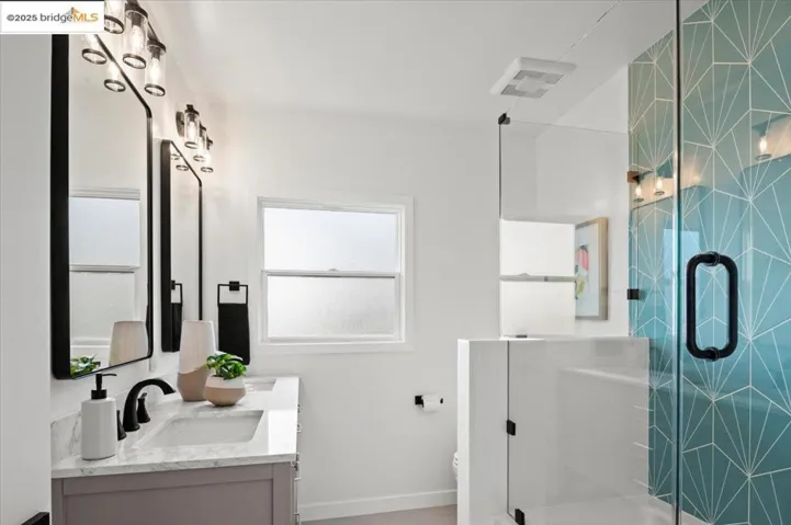 38 Chatsworth Court, Oakland, California 94611