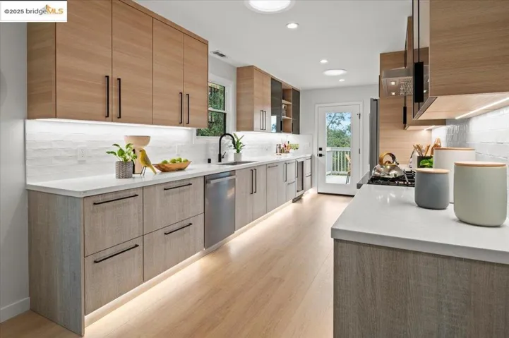 38 Chatsworth Court, Oakland, California 94611
