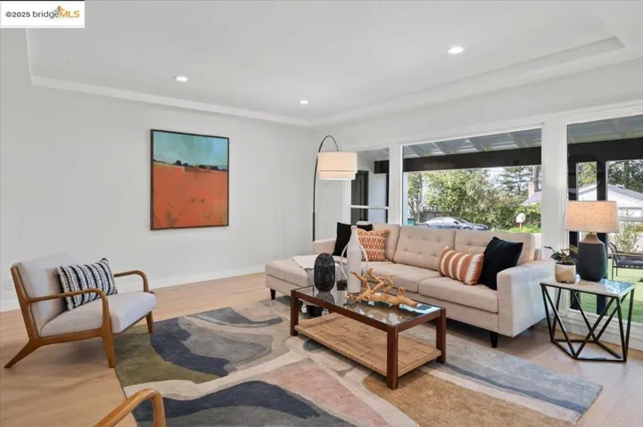 38 Chatsworth Court, Oakland, California 94611