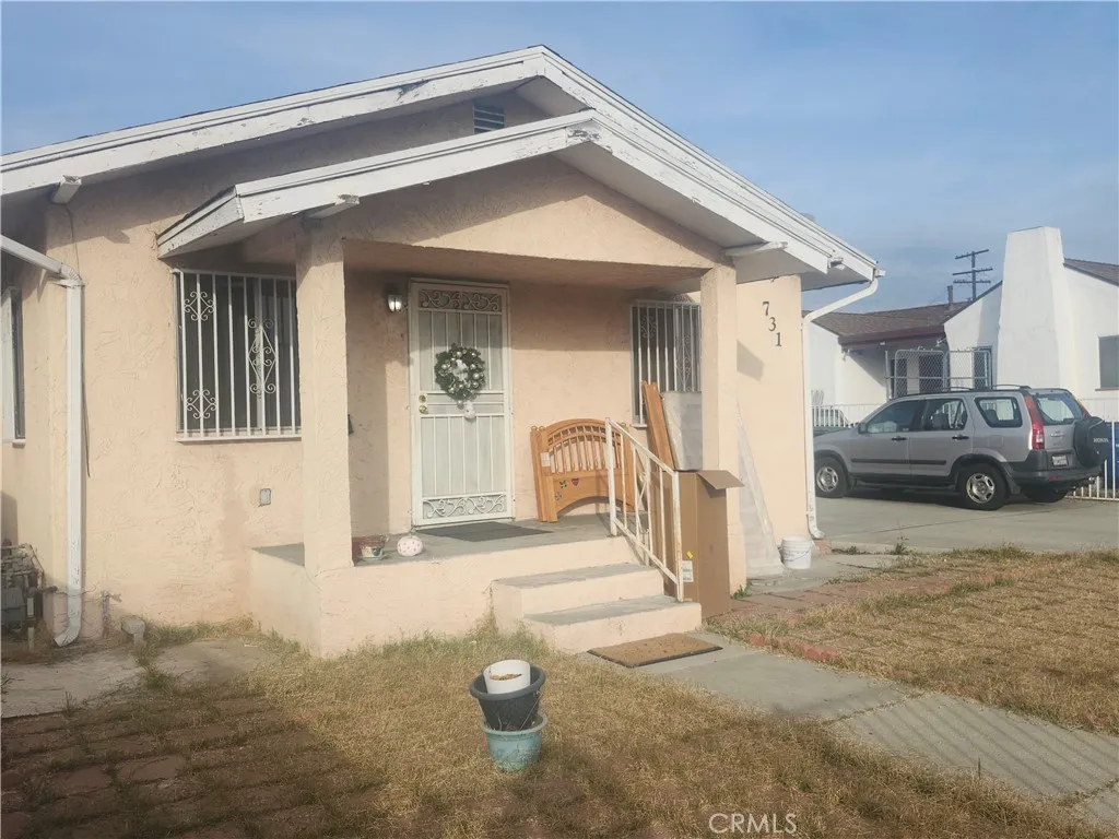 731 Belden Avenue, Los Angeles, California 90022 home-pic-1