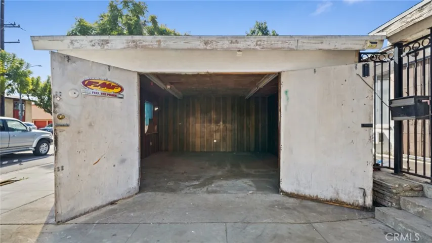 6161 Orange Avenue, Long Beach, California 90805