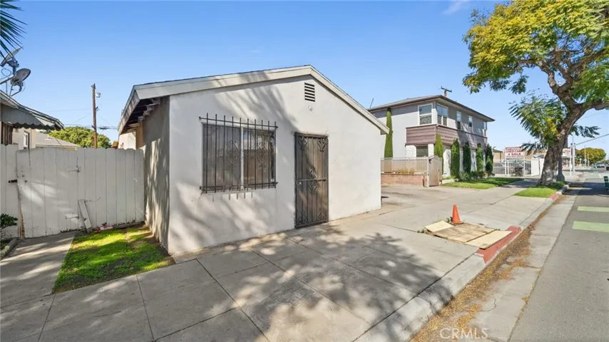 6161 Orange Avenue, Long Beach, California 90805
