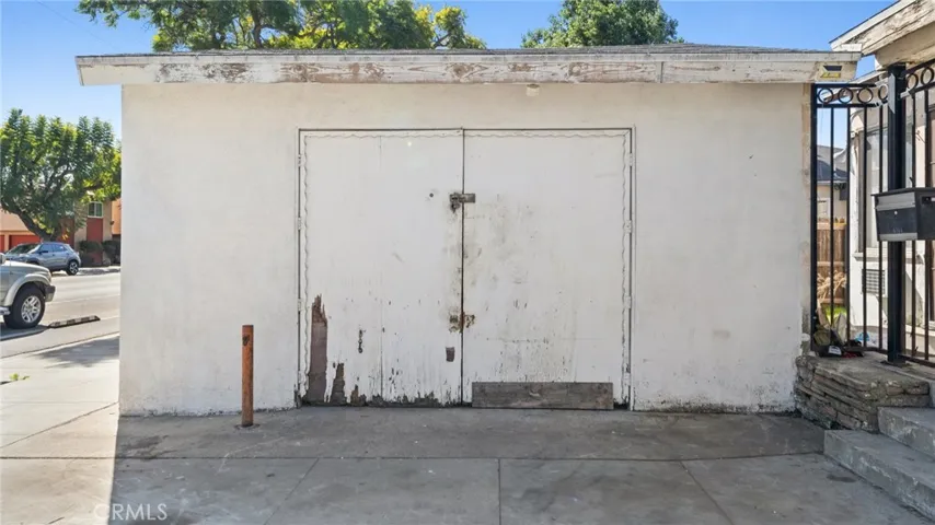 6161 Orange Avenue, Long Beach, California 90805