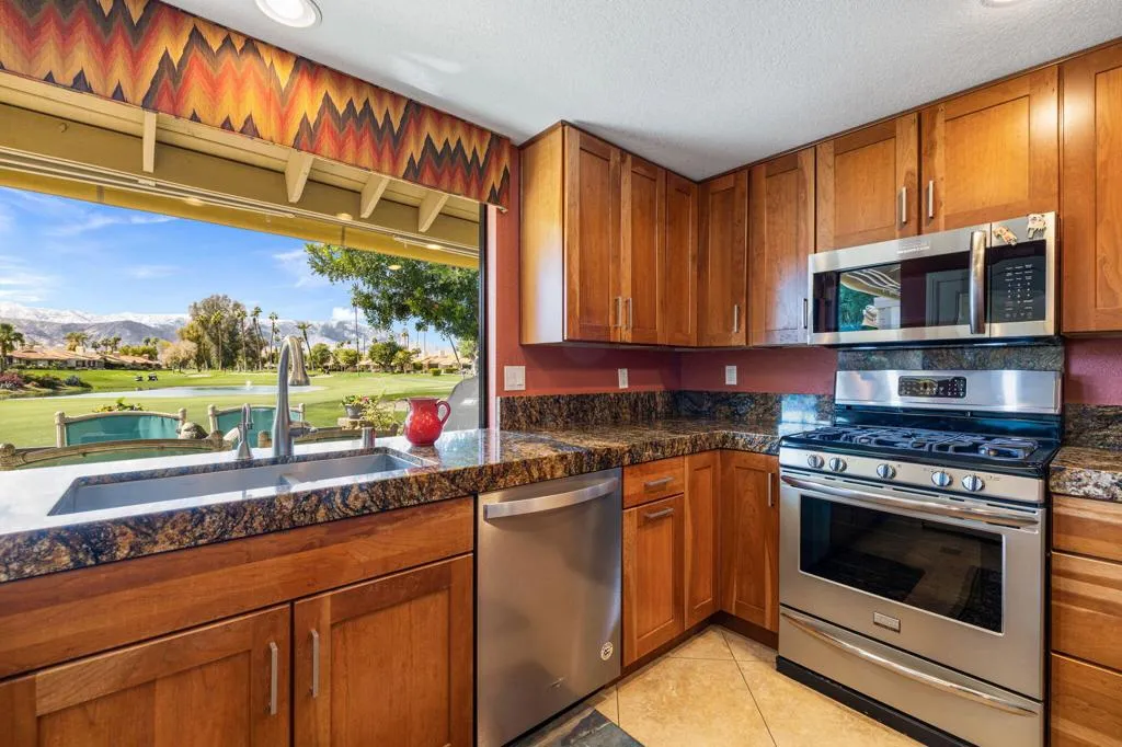 355 San Remo Street, Palm Desert, California 92260 home-pic-19