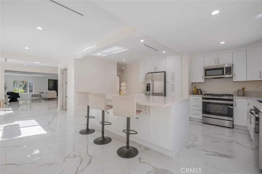 1834 N Alexandria Avenue, Los Angeles, California 90027 home-pic-6