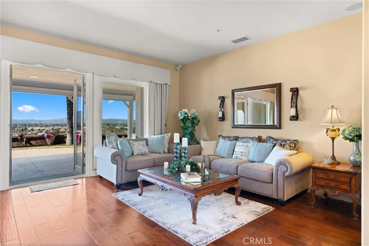 1124 Thoroughbred Lane, Norco, California 92860
