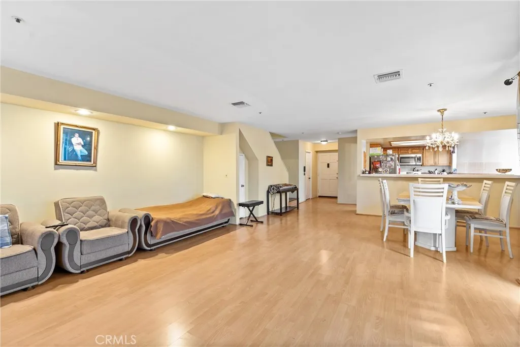 1247 E Wilson Avenue 12, Glendale, California 91206 home-pic-5