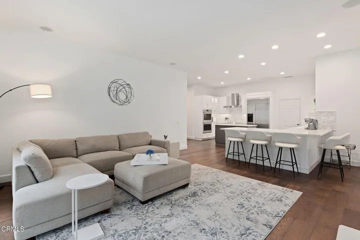 8-web-or-mls-08 - Family Room
