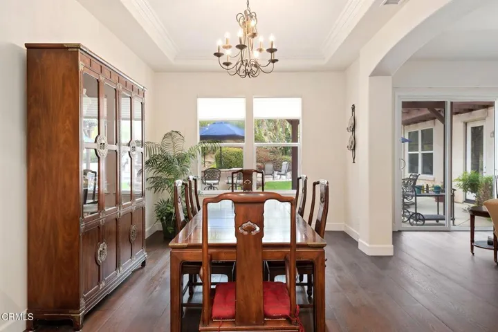 6-web-or-mls-06 - Dining