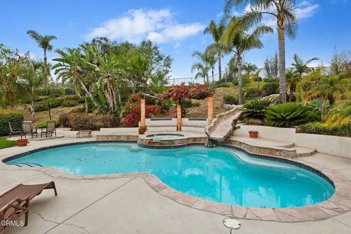 26-web-or-mls-26 - Swimming Pool