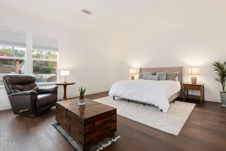 12-web-or-mls-12 - Primary Bedroom