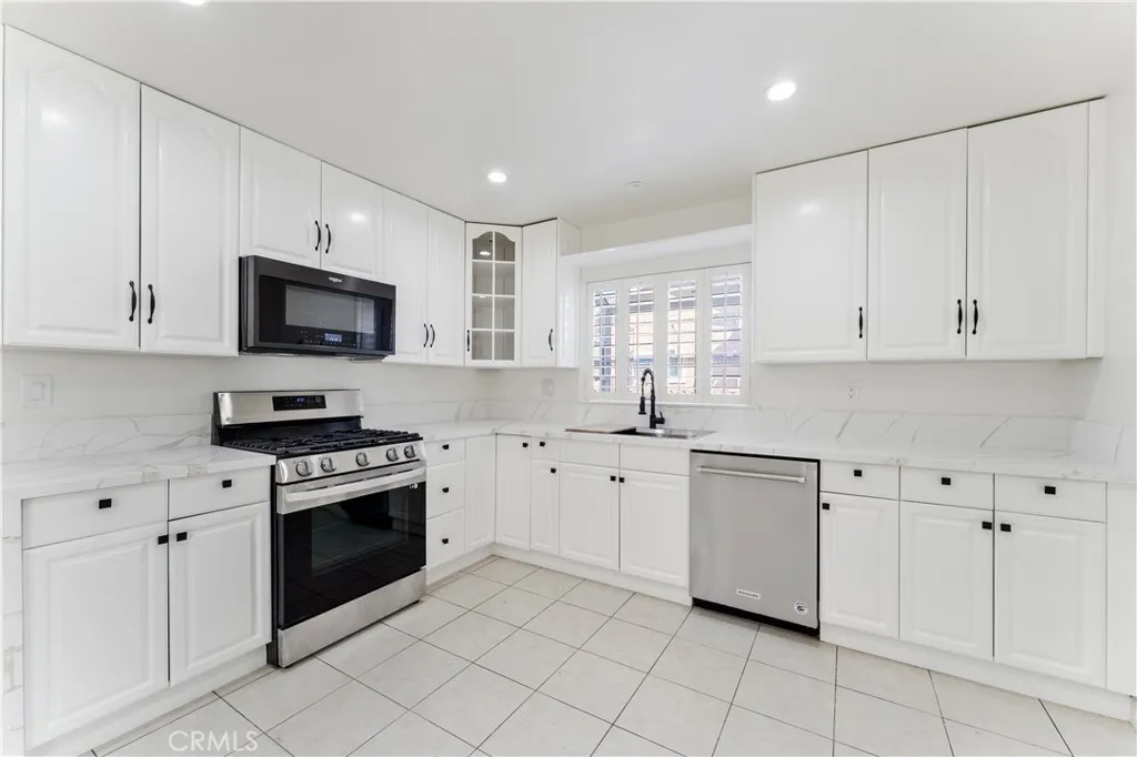 313 S Shields Drive, Anaheim, California 92804 home-pic-10