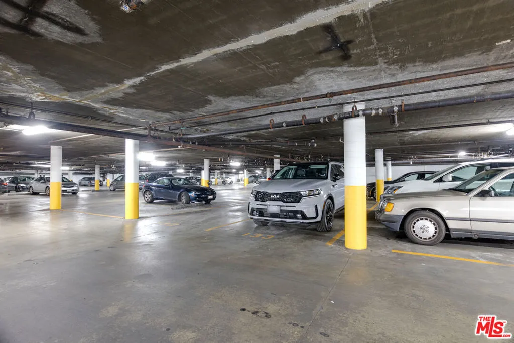 525 S Ardmore Avenue 121, Los Angeles, California 90020 home-pic-18