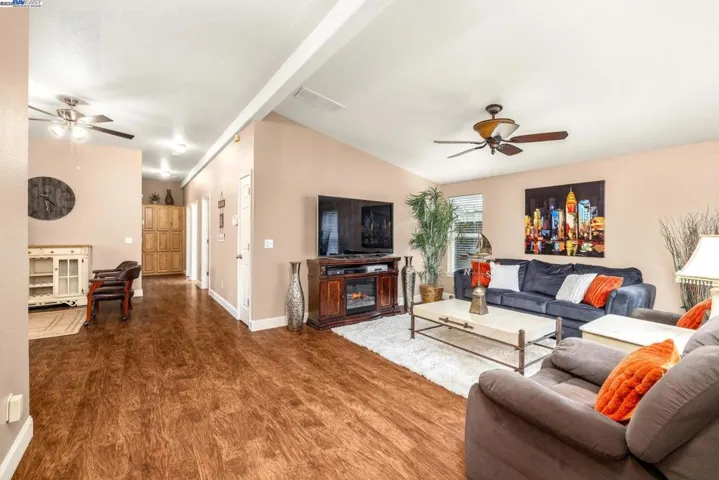 18497 Well House Drive, Jamestown, California 95327