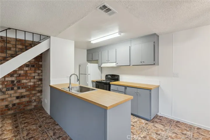 4969 N Holt Avenue 103, Fresno, California 93705