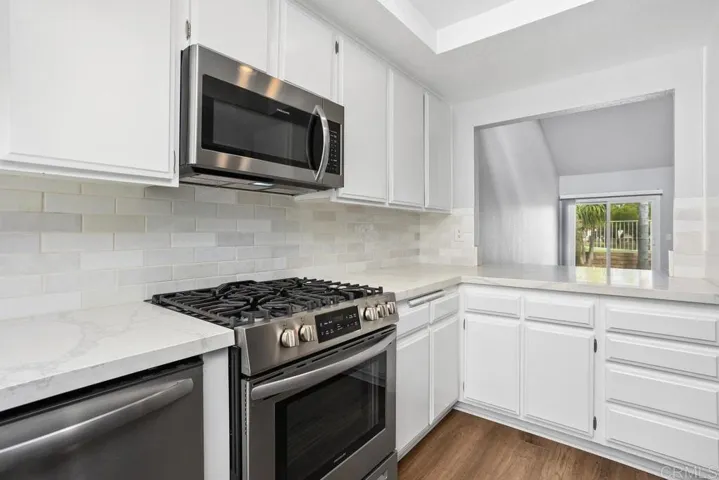 1020 Brewley Lane, Vista, California 92081