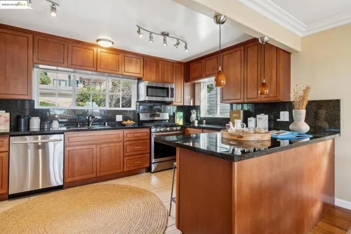 640 Creston Rd, Berkeley, California 94708