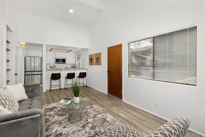 8356 Via Sonoma D, La Jolla, California 92037
