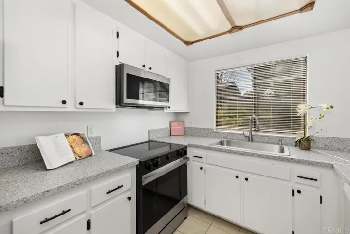 8356 Via Sonoma D, La Jolla, California 92037