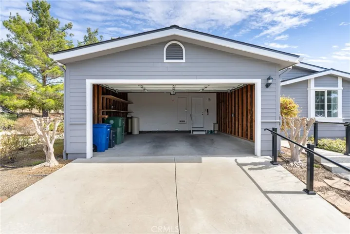 Full Sized Garage!