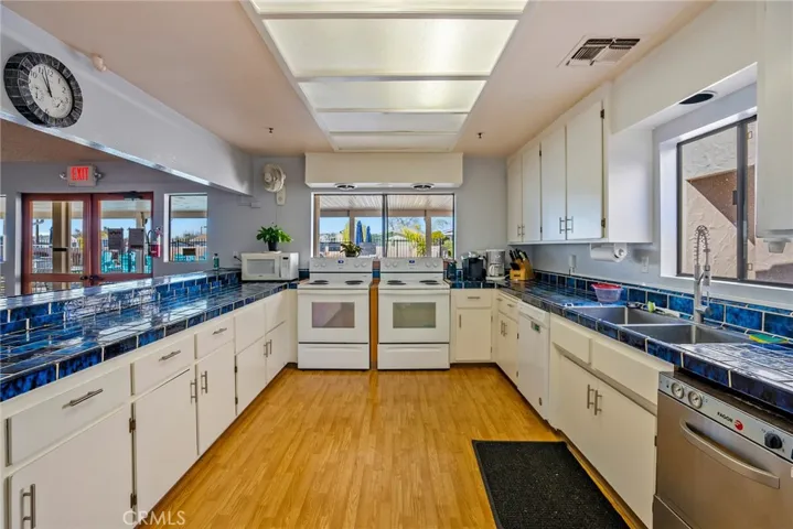Full sized kitchen is great for your family celebrations