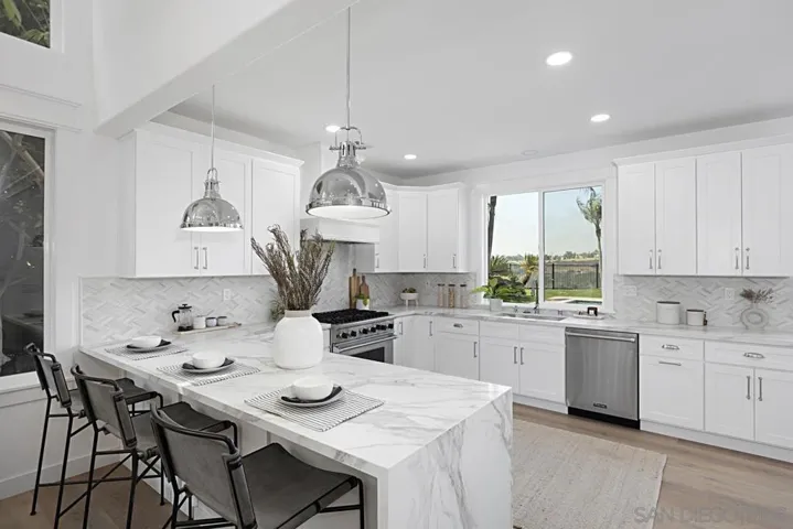 10670 Vista Del Agua Way, San Diego, California 92121