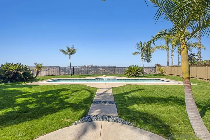10670 Vista Del Agua Way, San Diego, California 92121