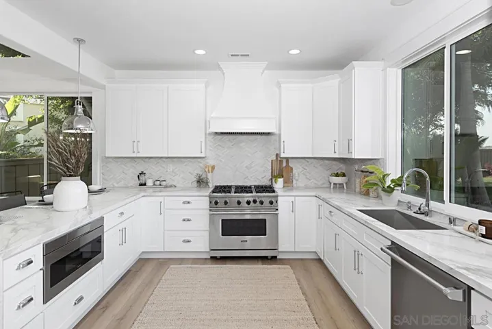 10670 Vista Del Agua Way, San Diego, California 92121