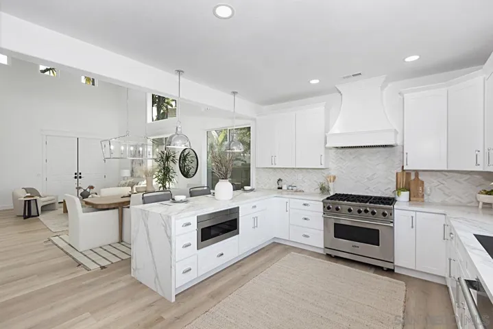 10670 Vista Del Agua Way, San Diego, California 92121