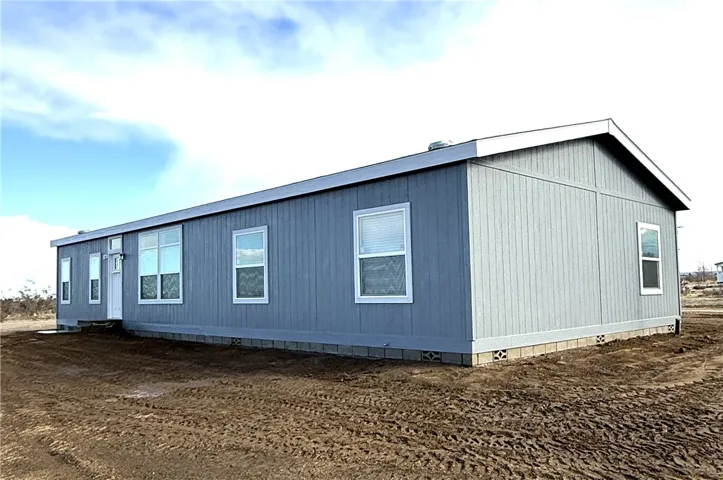 14480 Campanula Road, Phelan, California 92371