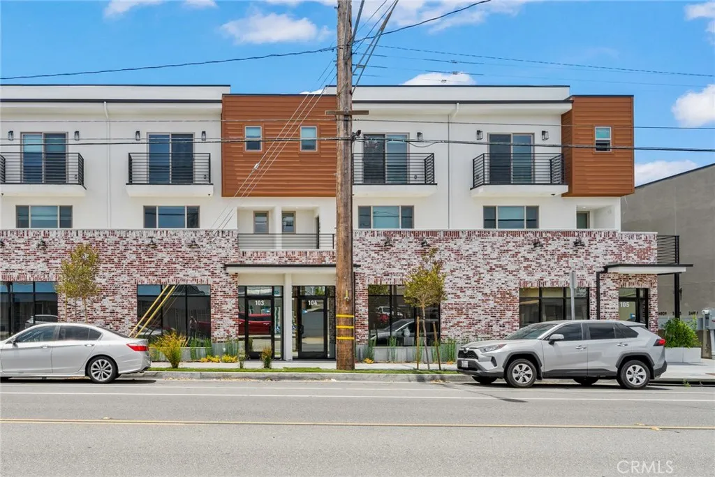 24809 Narbonne Avenue 104 home-pic-33