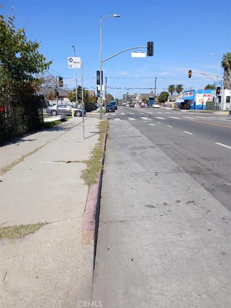 10811 S San Pedro Street, Los Angeles, California 90061 home-pic-6